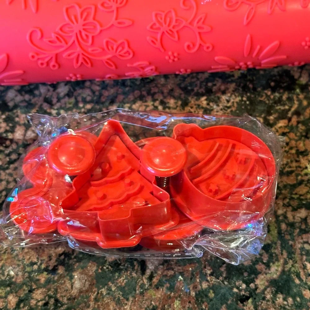 QVC Temp-tations Classic Rolling Pin And Four Cookies Cutters Holidays Seasonal